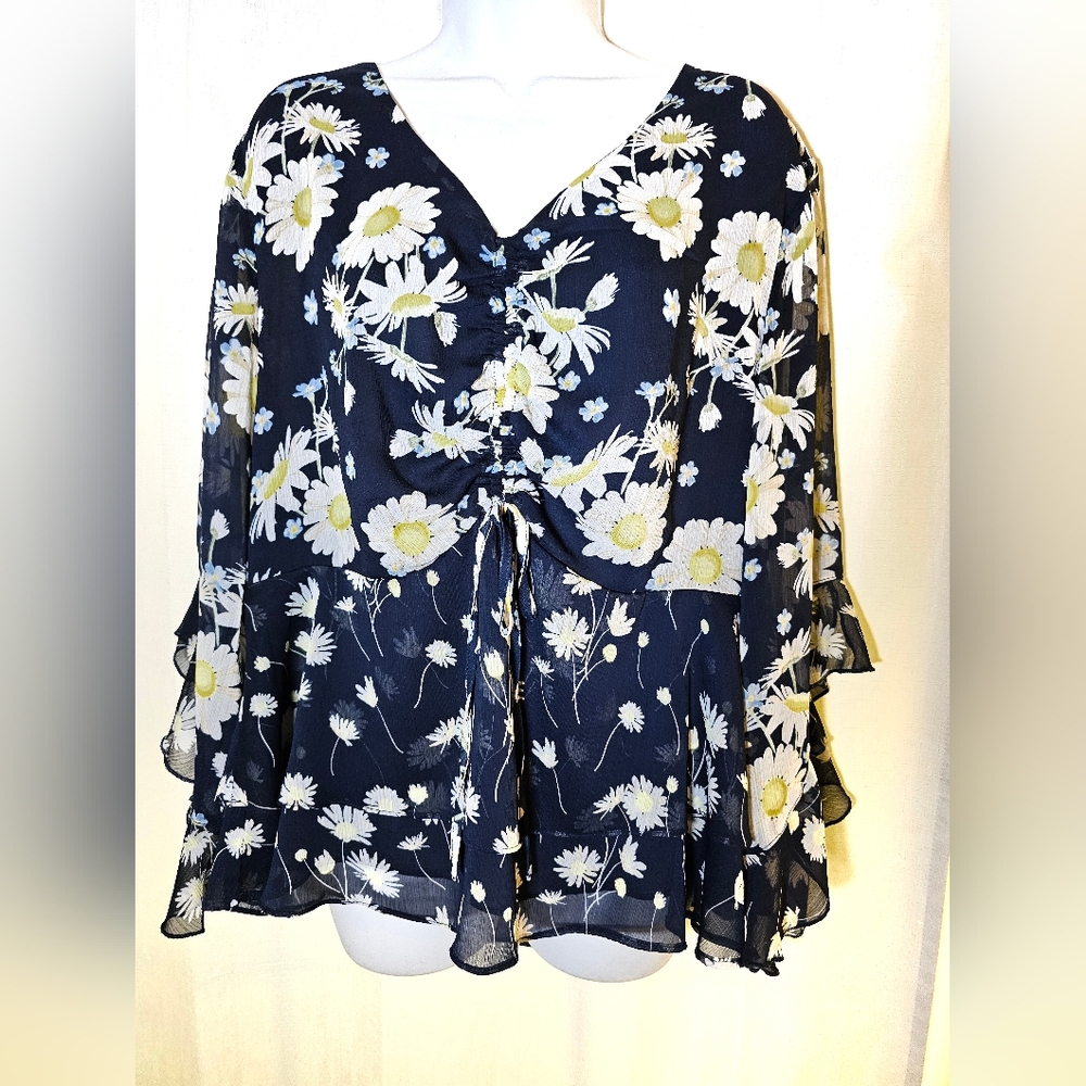 3/$20 Cato 18/20W Floral Puckered Tie Front Top
